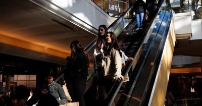 US Retail Sales Unexpectedly Fall 0.6% in July, Signaling Consumer Pullback