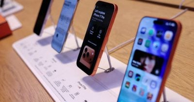Global Smartphone Shipments Plunge 14% as Chip Shortage Bites