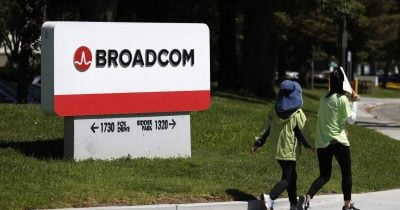 Broadcom Shares Slide 7% as AI Revenue Concerns Mount
