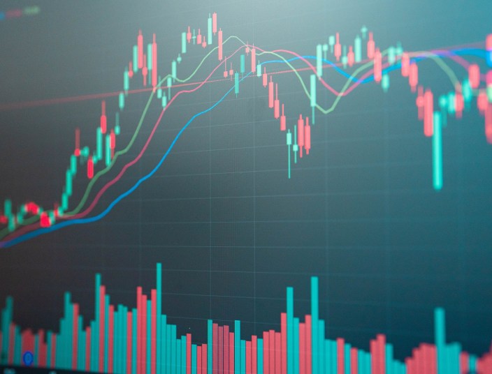 XRP Stuck Below Key Averages as Analyst Flags $1.11 Support, CLARITY Act Looms
