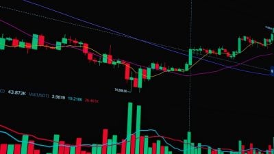 Bitcoin ETFs See $210M Outflows as Ethereum Streak Hits Ten Days