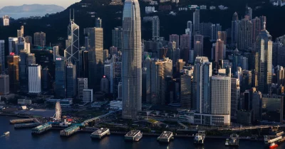 China Capital Controls Hit Hong Kong Bank Stocks as AIA, HSBC, Standard Chartered Slide
