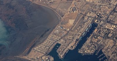 US Strike in Bandar Abbas Kills Two, Bitcoin Dips Below $73K as Geopolitical Jitters Spread