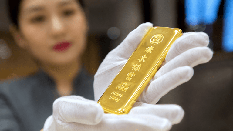 Gold Hits Two-Month High Above $4,400 Before Sellers Step In