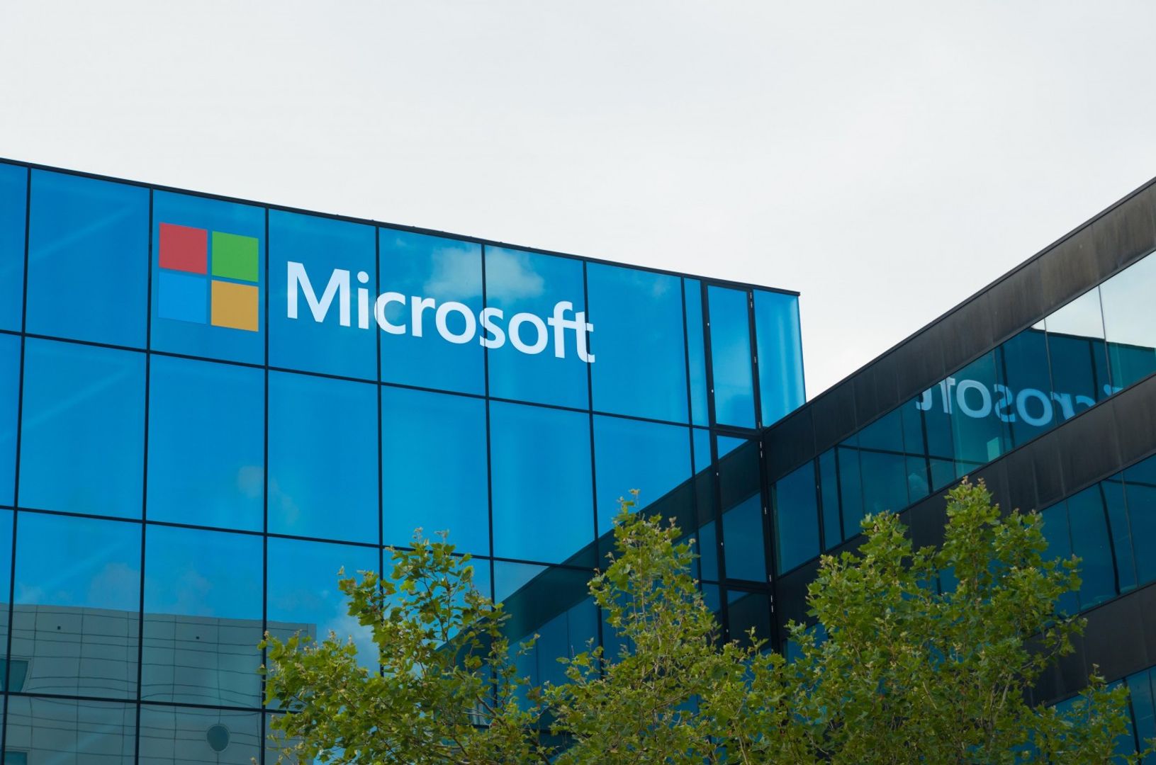Bitcoin Holds Near $64K as Microsoft Cloud Surge Lifts Tech Stocks