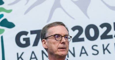 Macklem Sees Clearer Expansion Signs but Warns US Tariffs Could Threaten Growth and Dollar