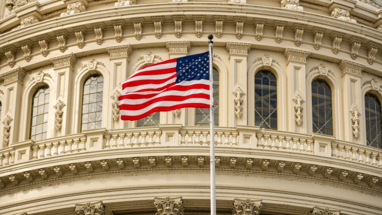 Community Banks Push Back on CLARITY Act Over Stablecoin Rewards
