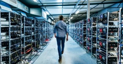 Bitcoin Miners Shift to AI for Stable Income, Potentially Slowing Hashrate Growth