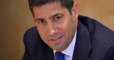 Fed Chair Warsh Appoints Two Conservative Advisers, Hinting at Policy Shift