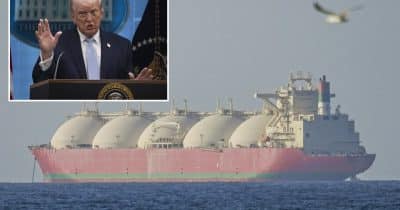 LNG Tanker Heads for Strait of Hormuz as US-Iran Peace Deal Takes Effect