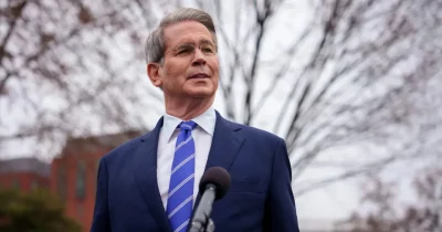 Bessent Warns on US Manufacturing, Pitches Bitcoin Reserve Strategy at Reagan Forum