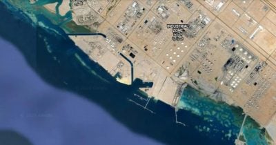 Tanker Struck Near Yanbu Raises New Fears Over Red Sea Shipping