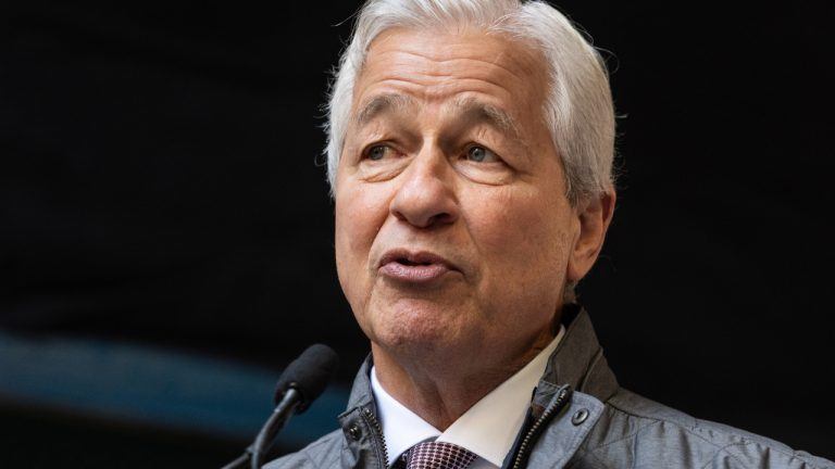 Peter Schiff Slams Jamie Dimon's Crypto Regulation Plan as 'Nonsense'