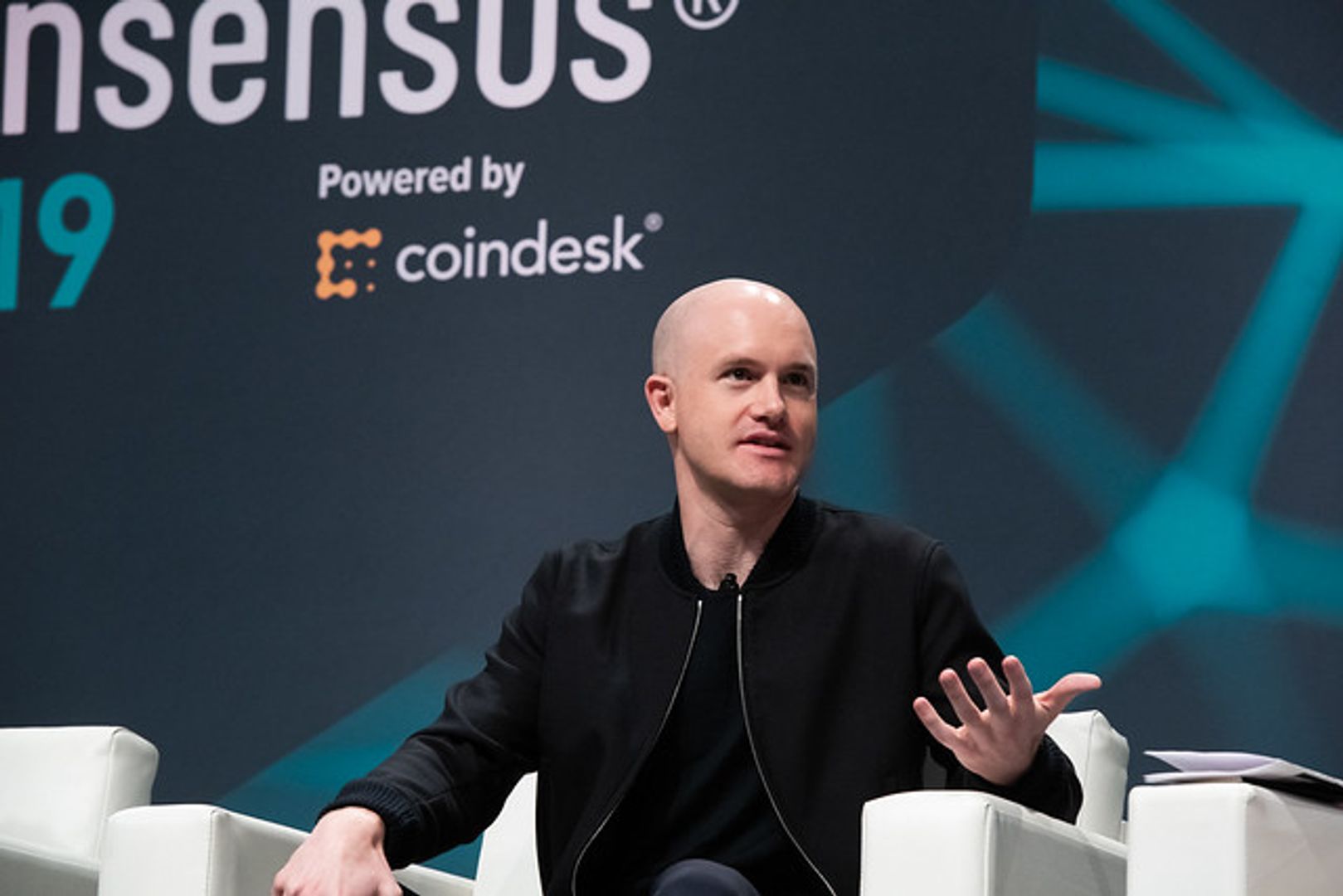 Coinbase CEO Brian Armstrong Slams Crypto Startups Pivoting to AI