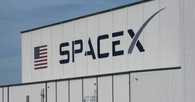SpaceX Stock Drops 8% Despite Earnings Beat as Bitcoin Holdings Fuel Uncertainty