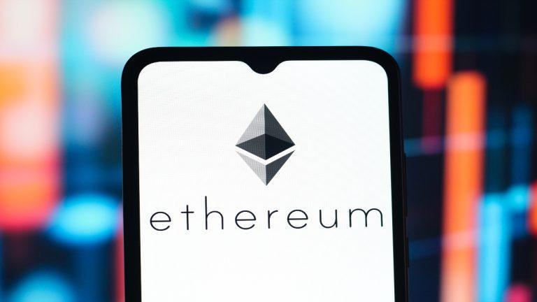 Altcoin Market Cap Drops Below $1 Trillion as Zcash Craters Over 40%
