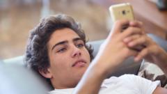 Virgin Media O2 Report: 36% of Phone Time Is Purposeless — Crypto Market in Extreme Fear