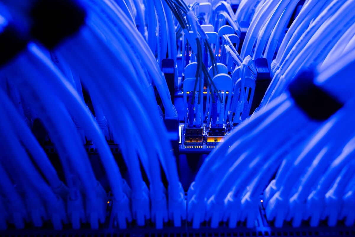 Podcast Revives Warning: Undersea Cables That Keep Crypto Online Are Fragile