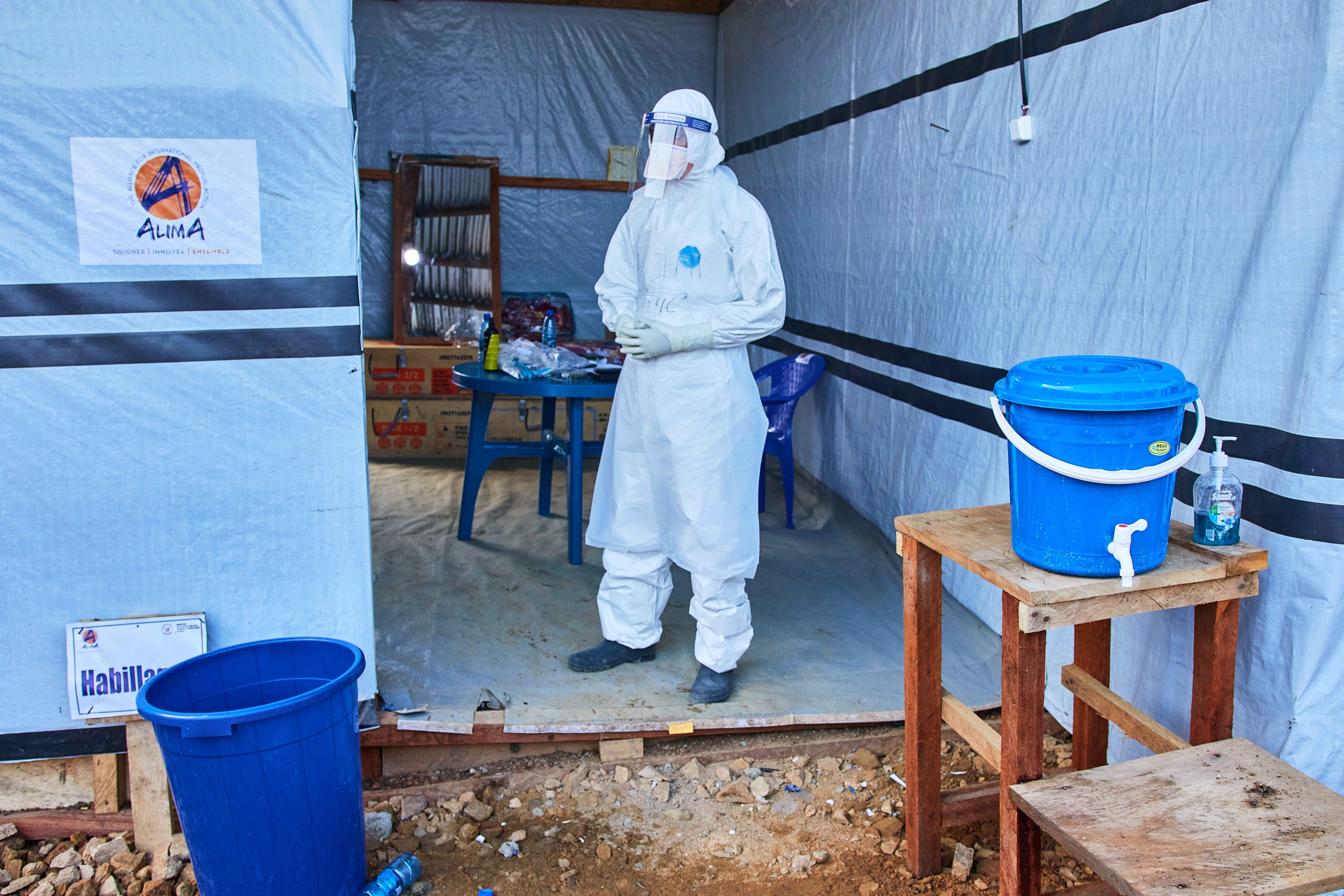 Ebola Deaths Surpass 700 in Eastern Congo as WHO Warns 80% of New Cases Untraced