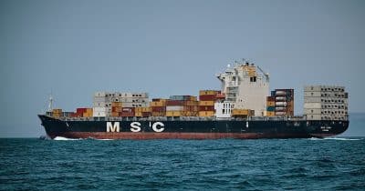 Bahri Super-tankers Reroute to Gulf of Oman After US-Iran Deal Reopens Strait