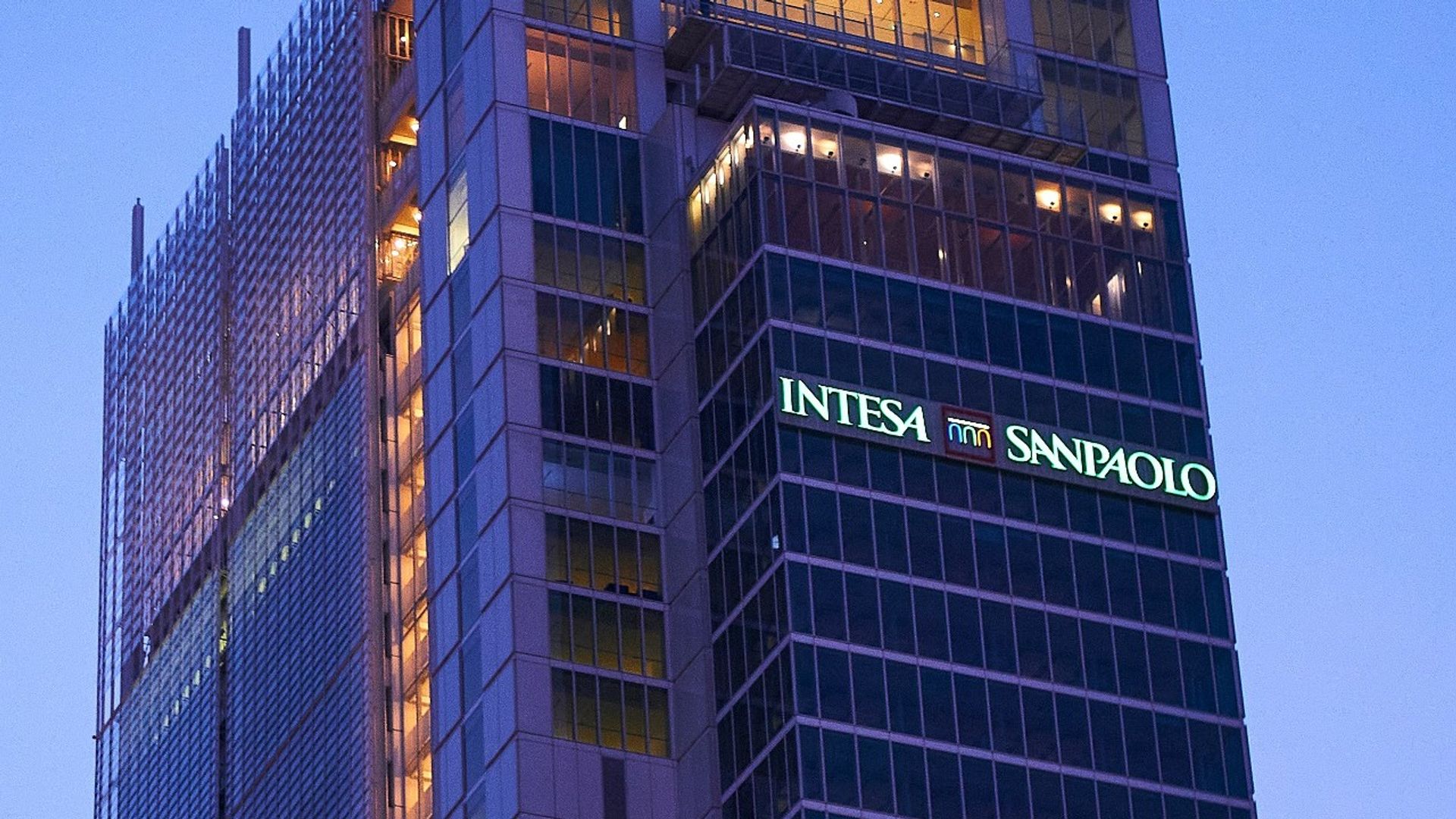 Intesa Sanpaolo Discloses $96M Bitcoin ETF Holdings; Strategy Buys More BTC Amidst Unrealized Losses