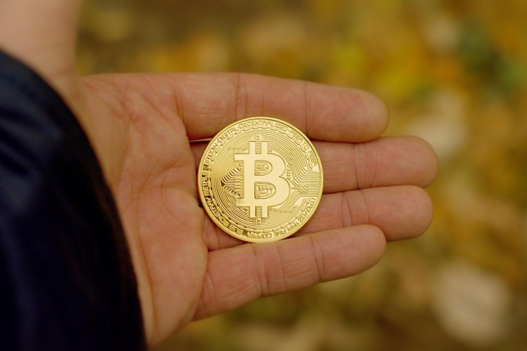 Bitcoin Breaks 14-Year Support Level, Analyst Predicts Drop to $55,000
