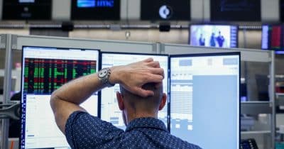 UK Economy Contracts for Second Straight Month, Raising Rate Cut Expectations