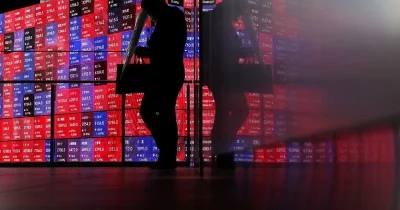 Bank of England Signals Rates on Hold Unless Worst-Case Scenario