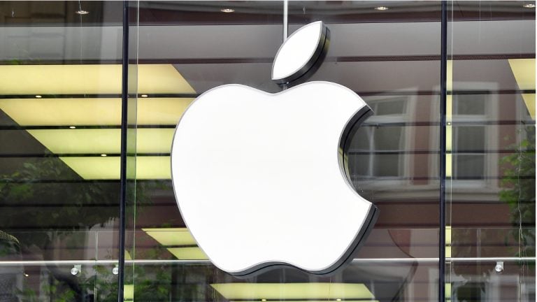 Bitcoin Investors Lose $1.8M to Fake Sparrow Wallet on Apple's App Store, Sue Apple