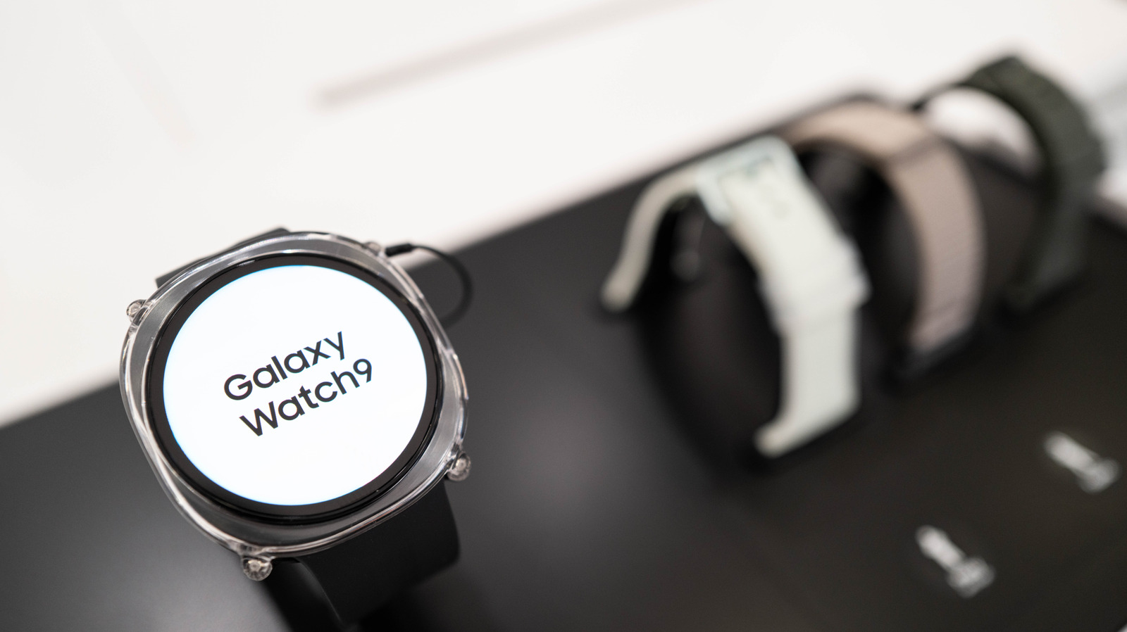 The Orange Dot on Your Galaxy Watch Is a Privacy Light, and Crypto Media Got It Wrong