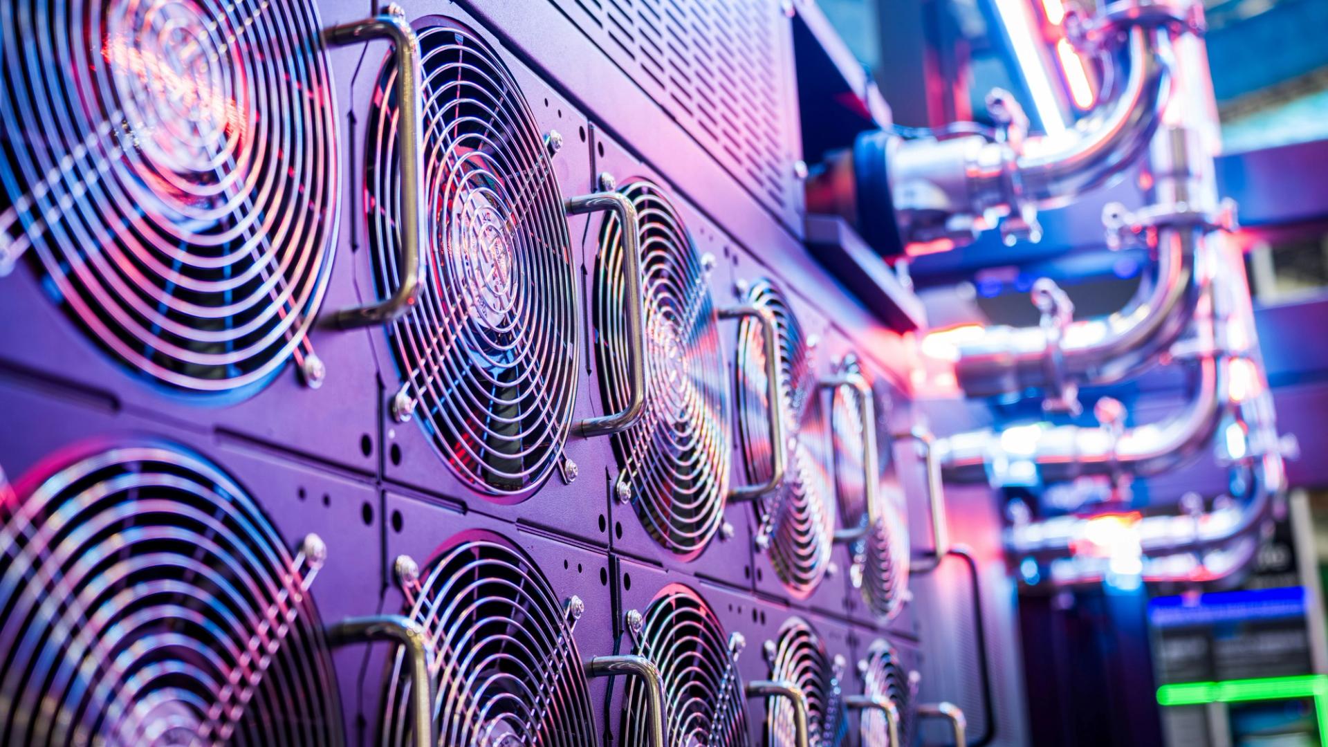 Bitcoin Mining Difficulty Drops 14% as Revenues Plunge, Operators Scramble