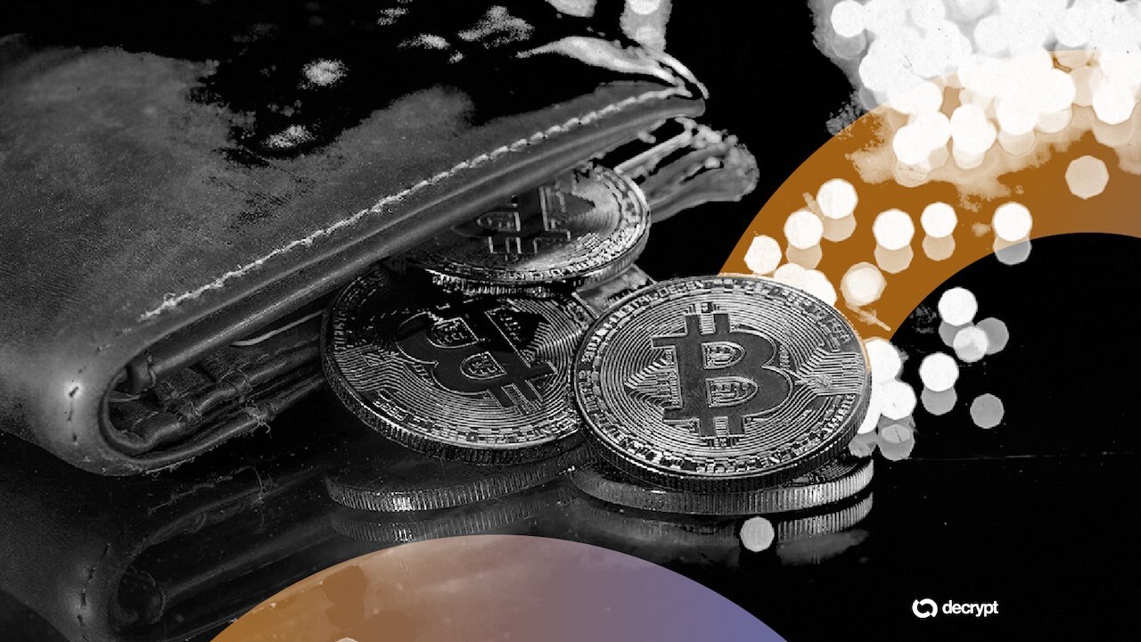 Bitcoin Nears Critical $82,000 Barrier as CME Gap Aligns with Tech Earnings and FOMC Outlook