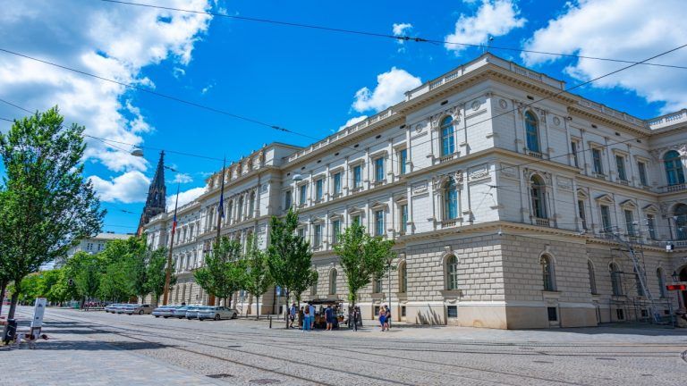Czech Crypto Laundering Defendant Signals Cooperation, Court Keeps Him Detained