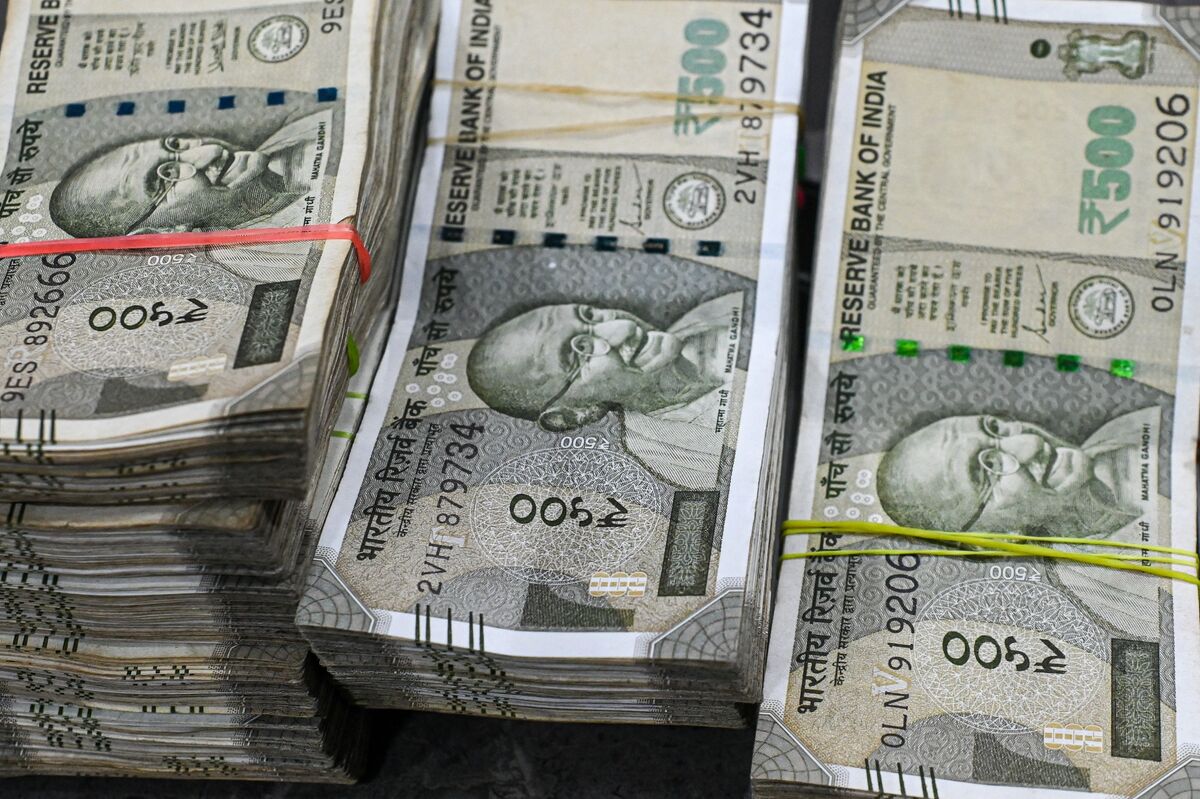 India's Rupee Slides for Ninth Straight Year, Fueling Silent Bitcoin Exodus