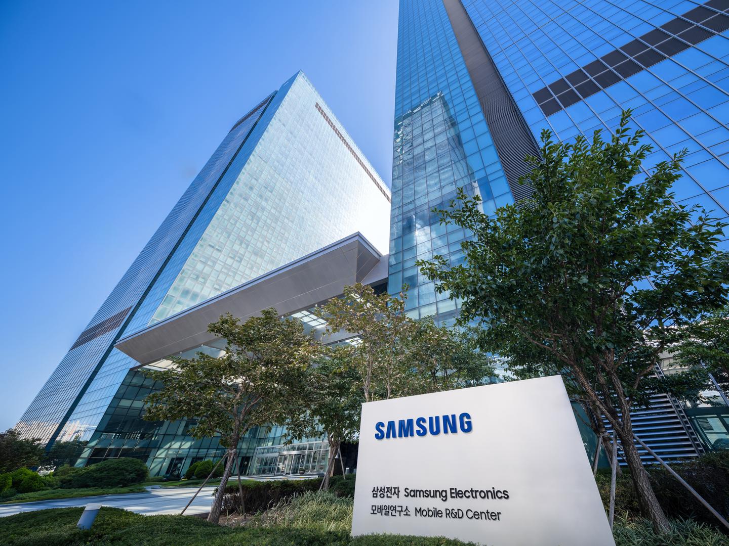Samsung Eyes Stablecoin Dominance With 800 Million Phone Users