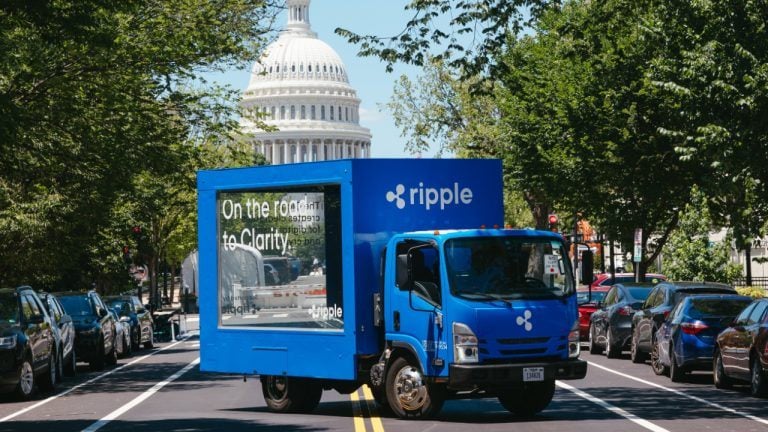 شاحنة Ripple الخاصة بقانون CLARITY Act تعود إلى واشنطن العاصمة مع إثارة أعضاء مجلس الشيوخ الديمقراطيين مخاوف