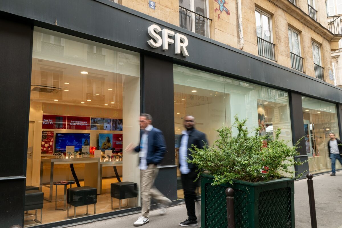 Billionaire Drahi's $23.5B SFR Sale Could Create New Crypto Whale as Fear Hits 10