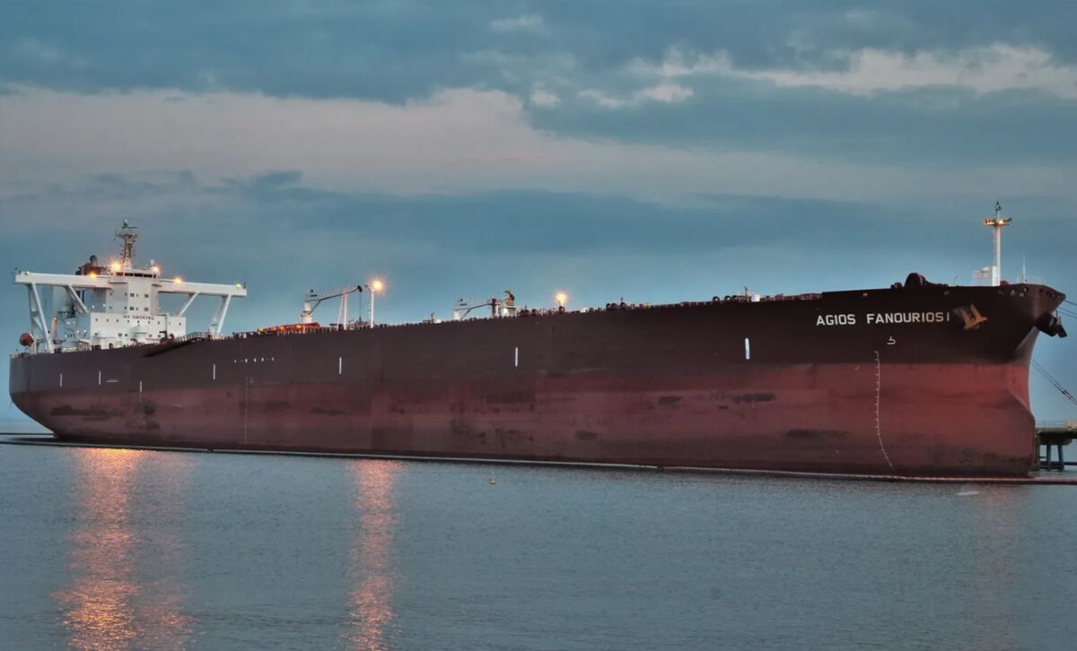 Swiss Trading Firm's Stop-Start Supertanker Transit Rattles Oil Market, Crypto Watches for Spillover