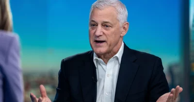 Standard Chartered CEO Apologizes for 'Lower-Value Human Capital' Remark During AI Layoffs