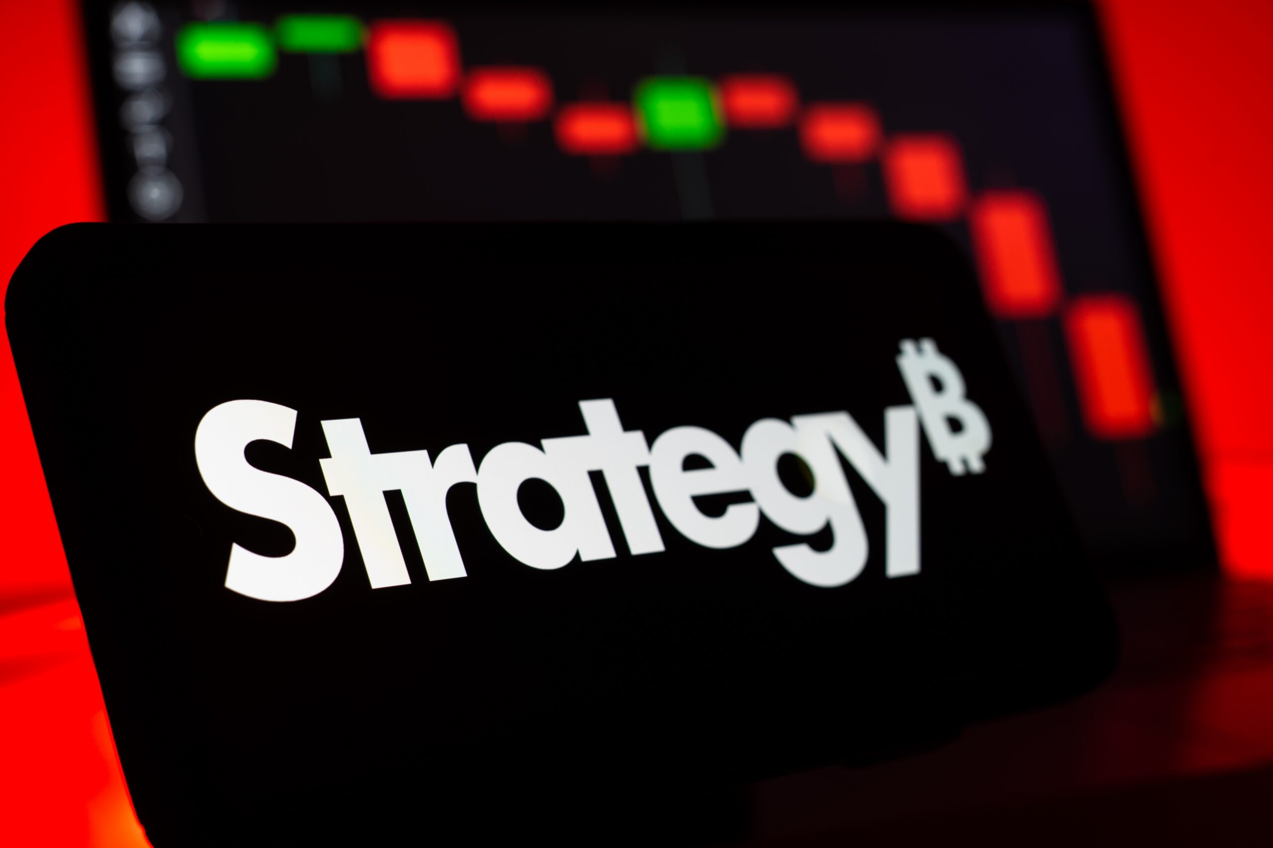 Strategy Sells 1,638 Bitcoin, Buys Back $81M in Stock as Losses Mount