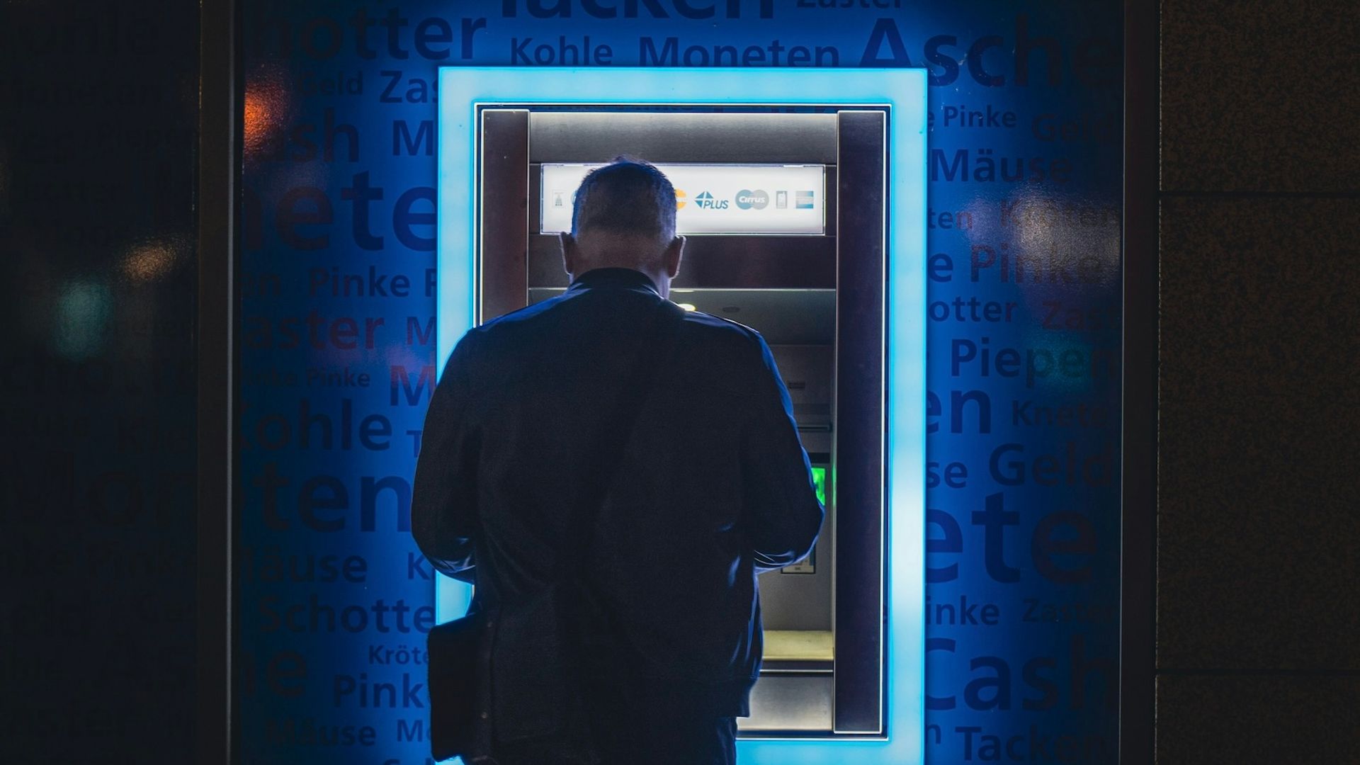 Stablecoin Wallets Challenge Banks as the New Money Hub