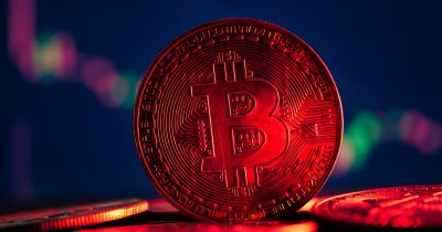 AI Stock Volatility Drags Crypto Markets Lower as August Nears
