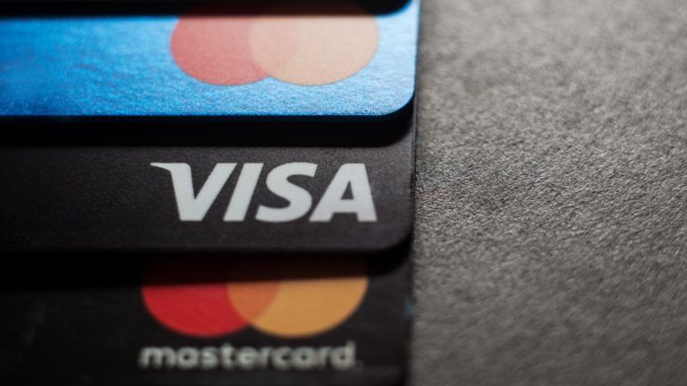 NSPK CEO Declares Visa and Mastercard Cards 'Useless Plastic' as Expiration Looms