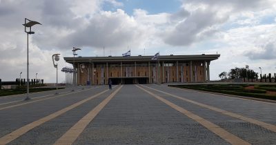 Israel Urged to Tackle Rising Debt as Political Turmoil Looms