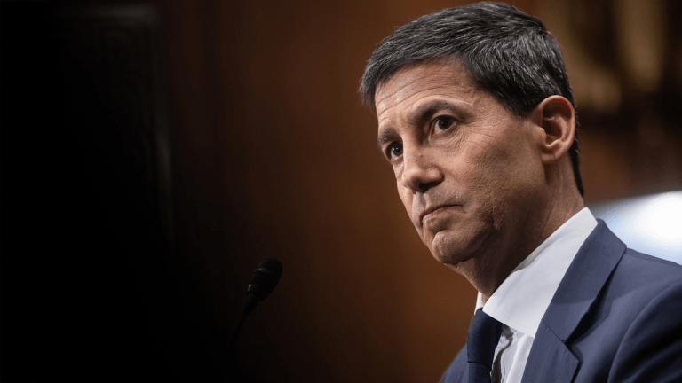 Fed's Kevin Warsh Breaks Tradition in Debut, Bitcoin Slides