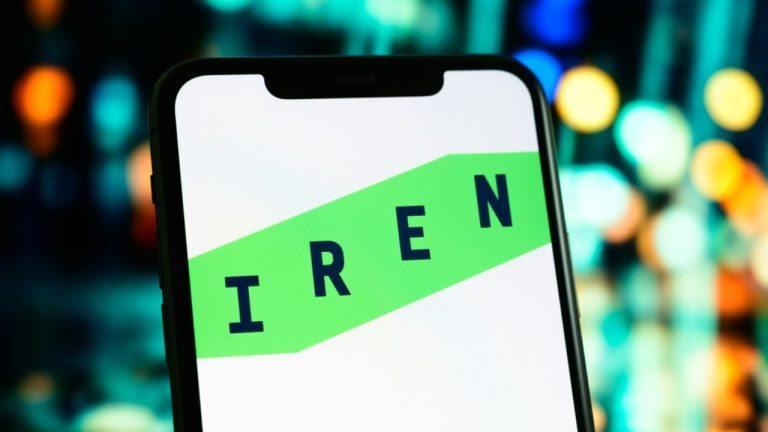 IREN Locks in $2.8B in AI Contracts, Lifts Revenue Target to $4B