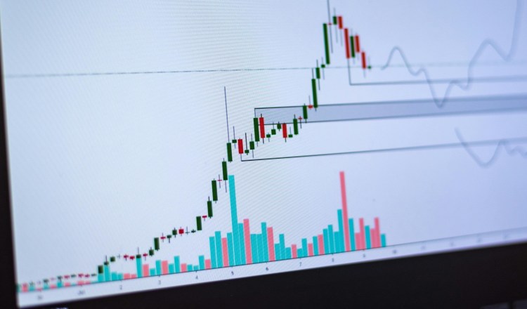 XRP Tests Key Trendline at $1.38 for Third Time in History