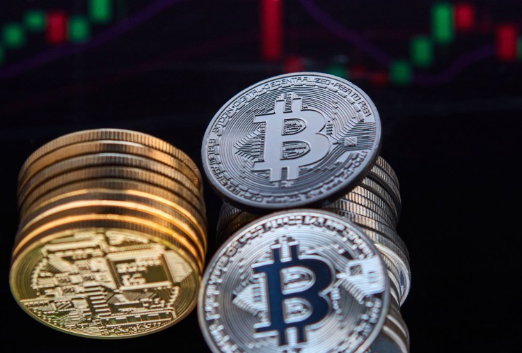 Bitcoin Posts Lowest Weekly Close Since Late 2024 as Rally Fades