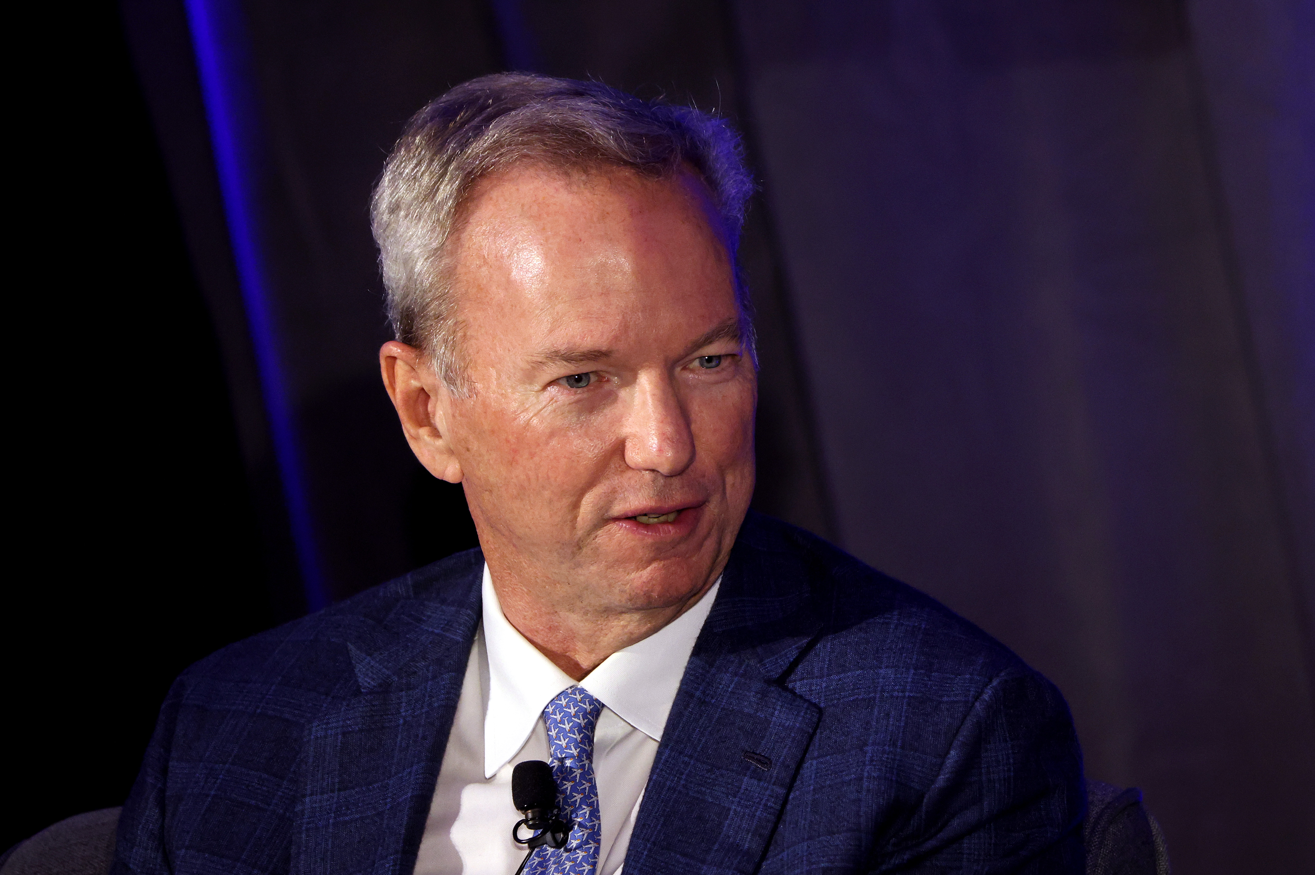 Eric Schmidt Booed at Arizona Commencement Over AI Remarks, Crypto Traders Take Note