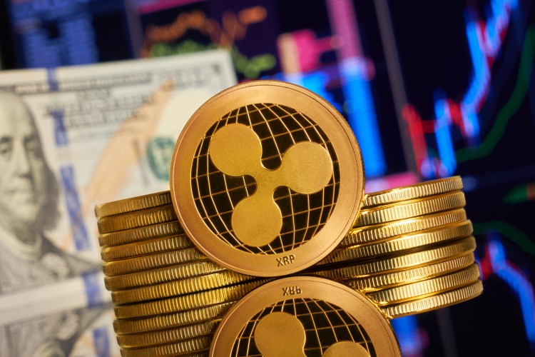 XRP NVT Ratio Spikes as Price Slips, Binance Activity Plunges